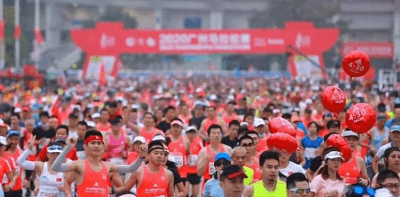 致敬！马拉松跑者的“最强运动装备”